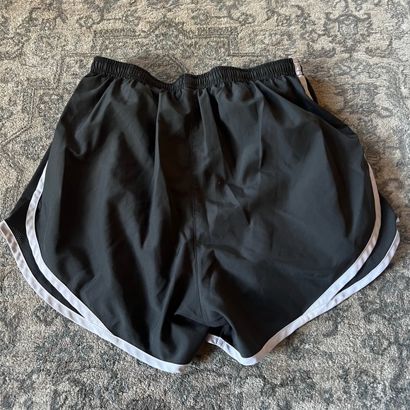 Nike Women's Dri-fit Tempo Track 3.5 Short - Picture 5 of 8